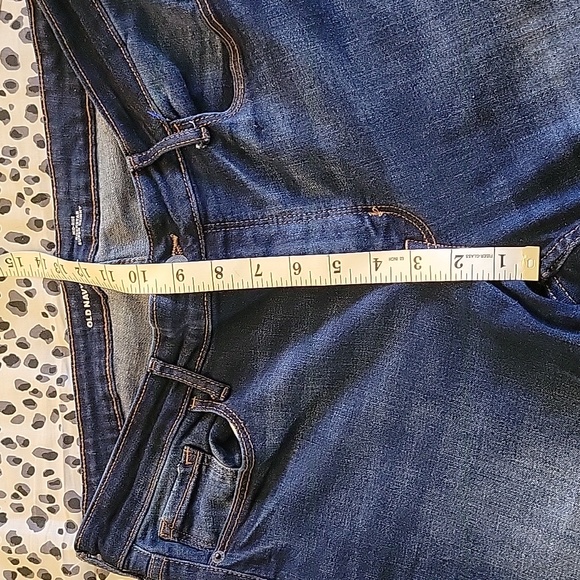 Old Navy mid-rise Rockstar super skinny frayed hemline cropped jeans - Picture 5 of 7